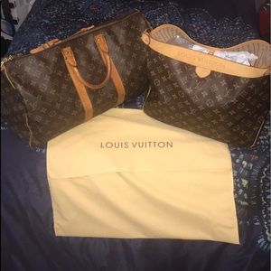 Louis Vuitton travel duffle bag and pause
